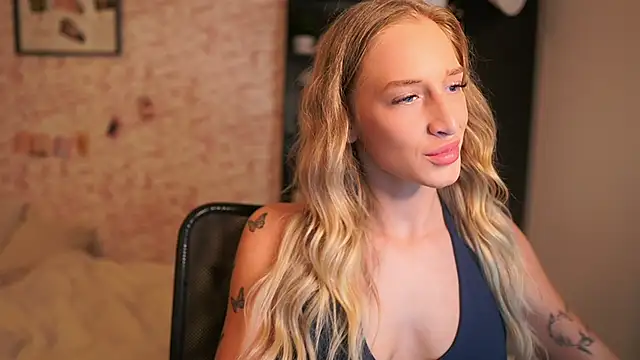 Snapshot of Nicolette__Shea_ chatting on November 14, 8:51 am Nicolette Shea online show from November 14, 8:51 am