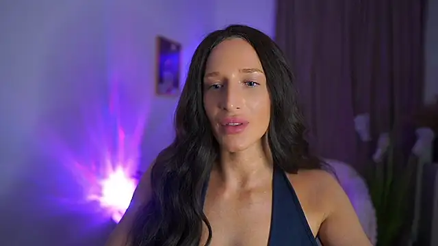 Snapshot of Nicolette__Shea_ chatting on July 6, 6:10 pm Nicolette Shea online show from July 6, 6:10 pm