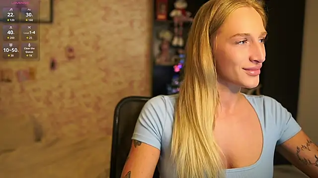 Snapshot of Nicolette__Shea_ chatting on December 15, 9:26 am Nicolette Shea online show from December 15, 9:26 am