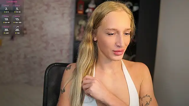 Snapshot of Nicolette__Shea_ chatting on January 15, 8:29 am Nicolette Shea online show from January 15, 8:29 am