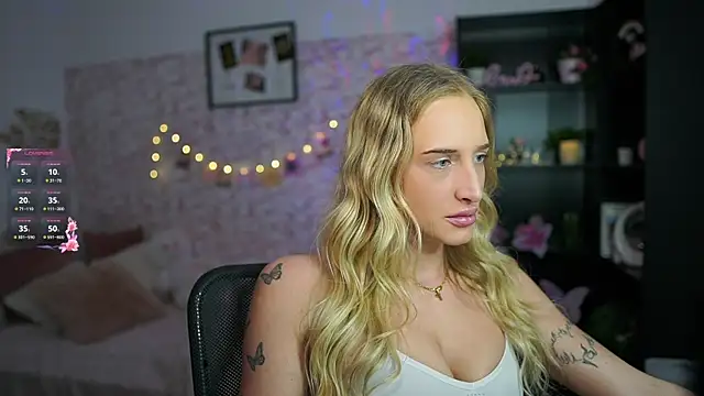 Snapshot of Nicolette__Shea_ chatting on February 18, 1:55 pm Nicolette Shea online show from February 18, 1:55 pm
