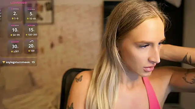 Snapshot of Nicolette__Shea_ chatting on October 1, 8:19 am Nicolette Shea online show from October 1, 8:19 am