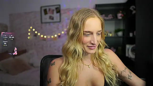 Snapshot of Nicolette__Shea_ chatting on February 19, 2:01 pm Nicolette Shea online show from February 19, 2:01 pm
