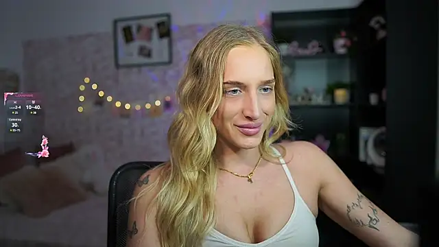 Snapshot of Nicolette__Shea_ chatting on February 18, 4:58 pm Nicolette Shea online show from February 18, 4:58 pm