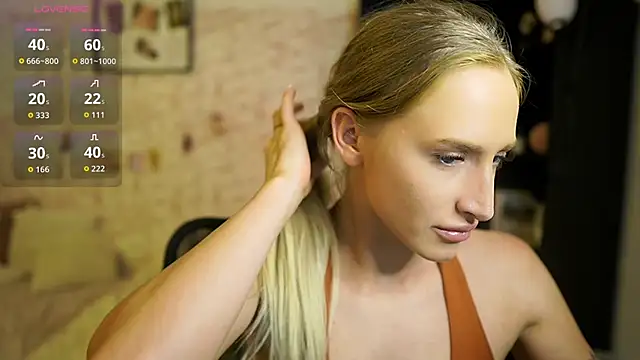 Snapshot of Nicolette__Shea_ chatting on October 24, 1:32 pm Nicolette Shea online show from October 24, 1:32 pm