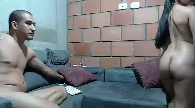 Snapshot of tom_and_lazzie chatting on February 13, 5:26 am tom and lazzie online show from February 13, 5:26 am