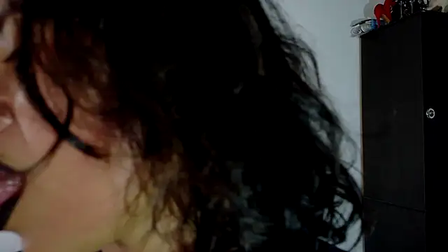 Snapshot of fantasty_nylon chatting on February 4, 9:32 pm fantasty nylon online show from February 4, 9:32 pm