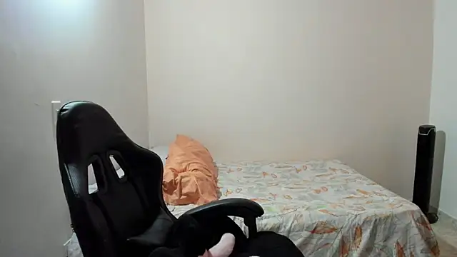 nina pons online show from April 13, 8:24 pm