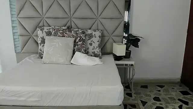 nina pons online show from October 23, 9:24 pm