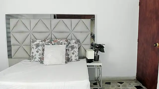 nina pons online show from October 24, 10:42 pm