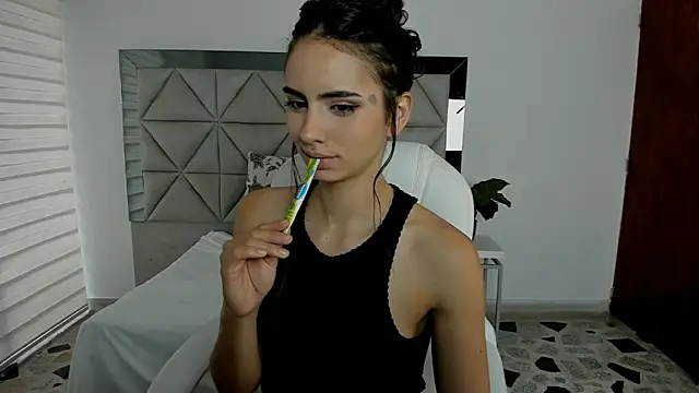 nina pons online show from March 7, 9:48 pm