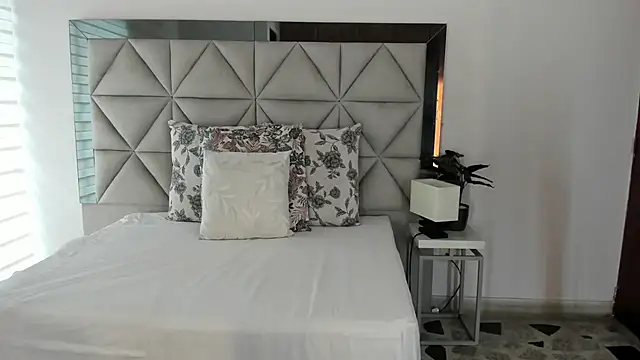 nina pons online show from October 17, 8:54 pm