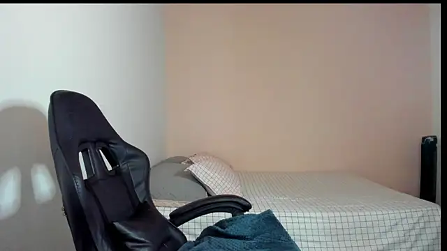 nina pons online show from March 10, 9:30 pm