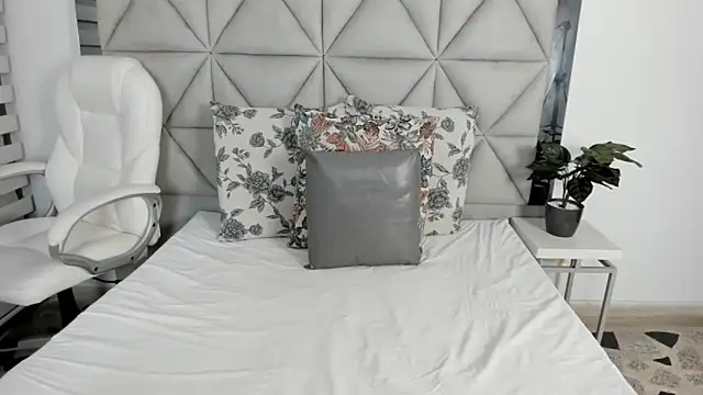 nina pons online show from March 22, 11:31 pm