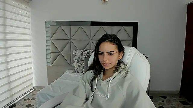 nina pons online show from March 12, 9:03 pm