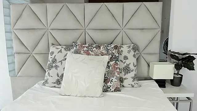 nina pons online show from November 5, 8:34 pm