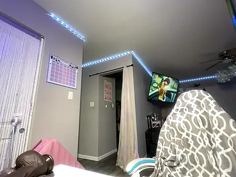 Snapshot of youluuvxo chatting on October 11, 12:00 am youluuvxo online show from October 11, 12:00 am