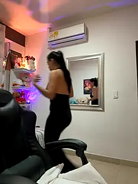 Snapshot of ZarahEvans chatting on October 13, 3:24 pm ZarahEvans online show from October 13, 3:24 pm