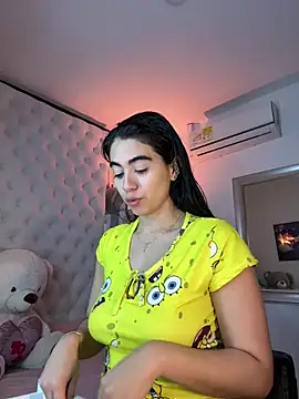 Snapshot of ZarahEvans chatting on February 14, 7:44 pm ZarahEvans online show from February 14, 7:44 pm