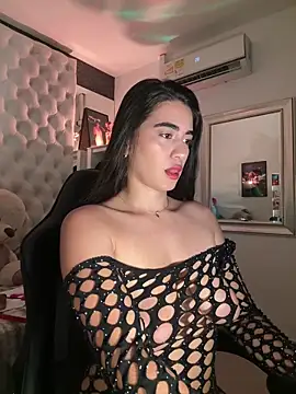 Snapshot of ZarahEvans chatting on October 28, 7:24 pm ZarahEvans online show from October 28, 7:24 pm