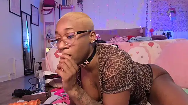 VixenCapri online show from April 2, 6:03 pm