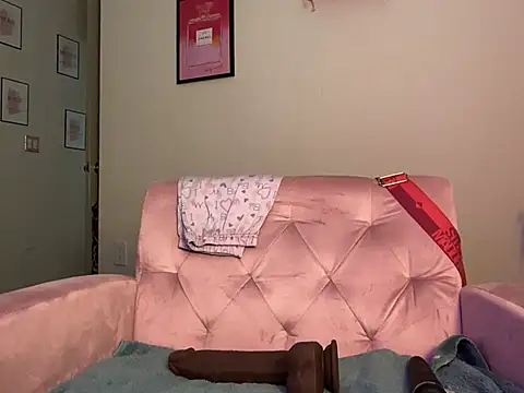 Snapshot of VixenCapri chatting on February 9, 7:52 pm VixenCapri online show from February 9, 7:52 pm