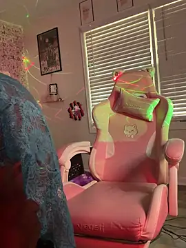 Snapshot of VixenCapri chatting on September 8, 9:36 pm VixenCapri online show from September 8, 9:36 pm