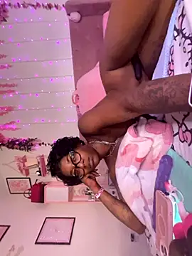 Snapshot of VixenCapri chatting on October 28, 9:08 am VixenCapri online show from October 28, 9:08 am