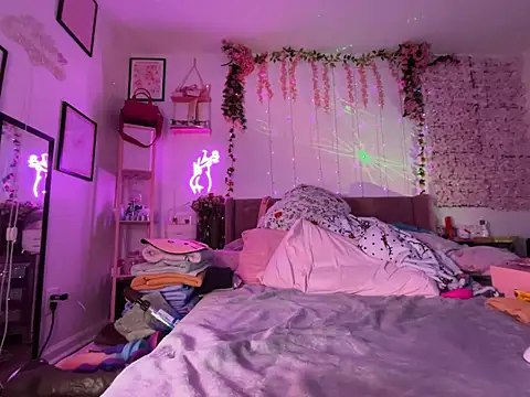 VixenCapri online show from February 11, 10:09 pm