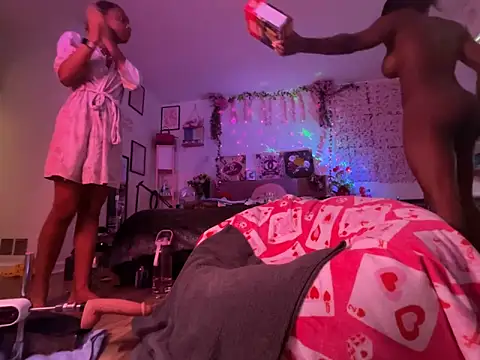 VixenCapri online show from February 18, 4:47 pm