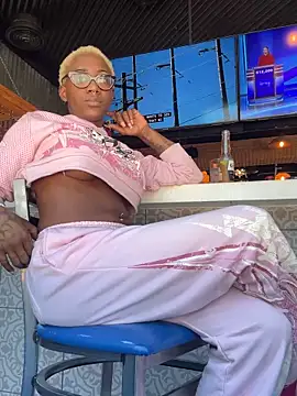 Snapshot of VixenCapri chatting on November 6, 5:50 pm VixenCapri online show from November 6, 5:50 pm