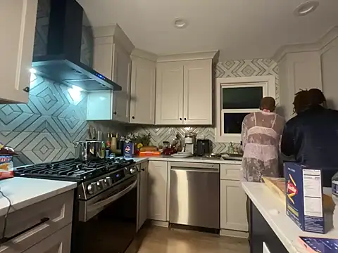 VixenCapri online show from April 12, 2:59 am