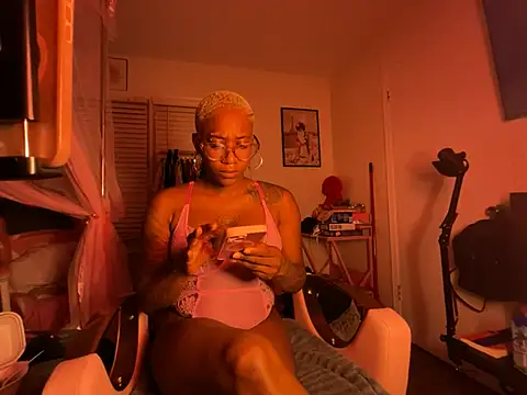 VixenCapri online show from May 27, 1:15 am