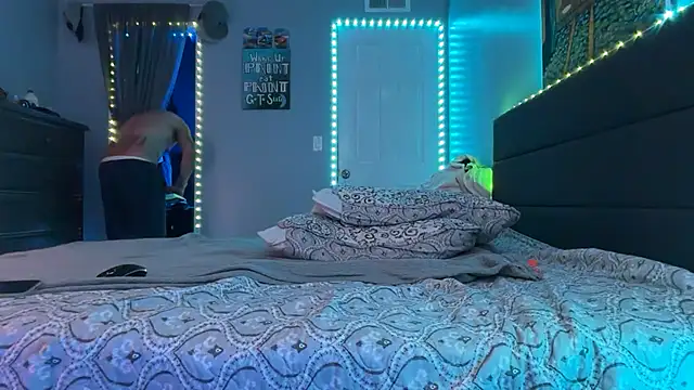 RoodoggXL online show from March 5, 10:59 pm