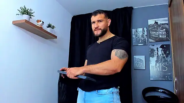 Snapshot of AndrewDiaz chatting on October 30, 4:33 am AndrewDiaz online show from October 30, 4:33 am