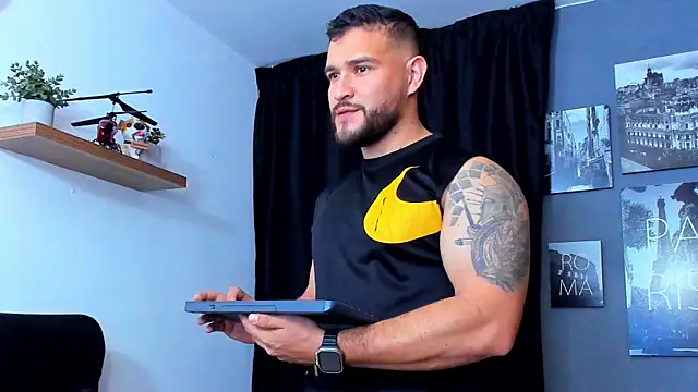 Snapshot of AndrewDiaz chatting on November 25, 5:52 am AndrewDiaz online show from November 25, 5:52 am