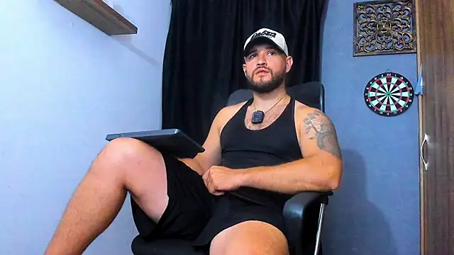 Snapshot of AndrewDiaz chatting on May 8, 8:40 am AndrewDiaz online show from May 8, 8:40 am