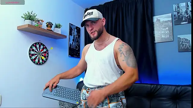 Snapshot of AndrewDiaz chatting on February 11, 3:40 am AndrewDiaz online show from February 11, 3:40 am