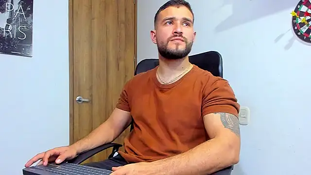 Snapshot of AndrewDiaz chatting on October 9, 1:28 am AndrewDiaz online show from October 9, 1:28 am