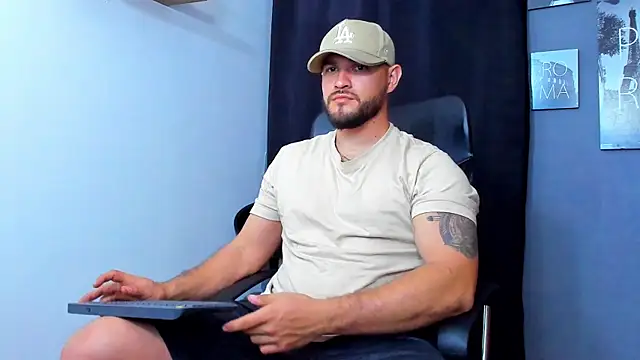 Snapshot of AndrewDiaz chatting on December 1, 4:02 am AndrewDiaz online show from December 1, 4:02 am