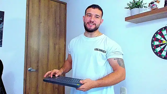 Snapshot of AndrewDiaz chatting on October 3, 5:31 am AndrewDiaz online show from October 3, 5:31 am