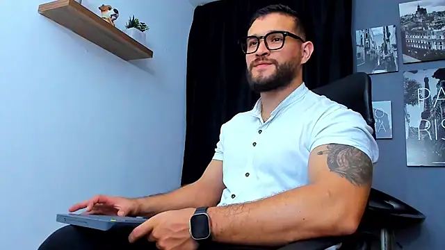 Snapshot of AndrewDiaz chatting on October 31, 3:14 am AndrewDiaz online show from October 31, 3:14 am