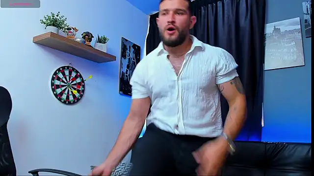 Snapshot of AndrewDiaz chatting on January 31, 10:42 pm AndrewDiaz online show from January 31, 10:42 pm