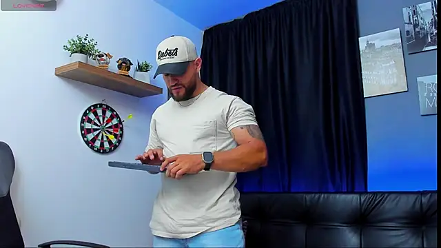 Snapshot of AndrewDiaz chatting on February 6, 4:10 am AndrewDiaz online show from February 6, 4:10 am