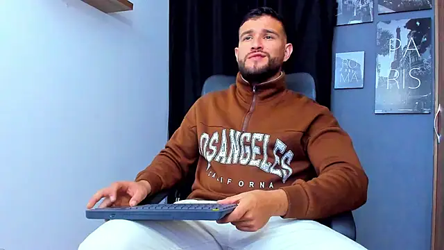 Snapshot of AndrewDiaz chatting on November 15, 7:23 am AndrewDiaz online show from November 15, 7:23 am