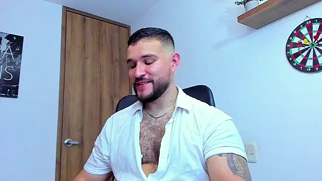 Snapshot of AndrewDiaz chatting on October 5, 8:38 am AndrewDiaz online show from October 5, 8:38 am