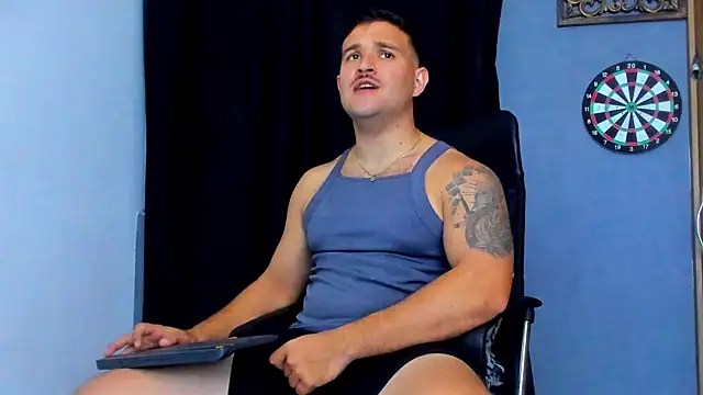 Snapshot of AndrewDiaz chatting on June 3, 10:05 am AndrewDiaz online show from June 3, 10:05 am