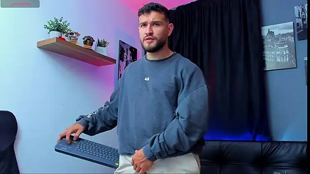 Snapshot of AndrewDiaz chatting on March 5, 3:29 am AndrewDiaz online show from March 5, 3:29 am