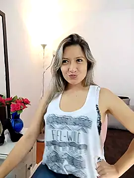 valeriahunter1 online show from October 15, 7:33 pm