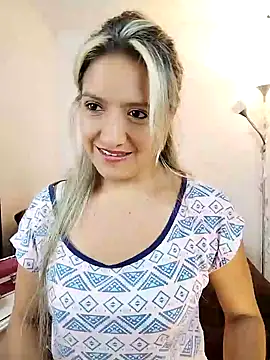 valeriahunter1 online show from January 13, 11:38 pm